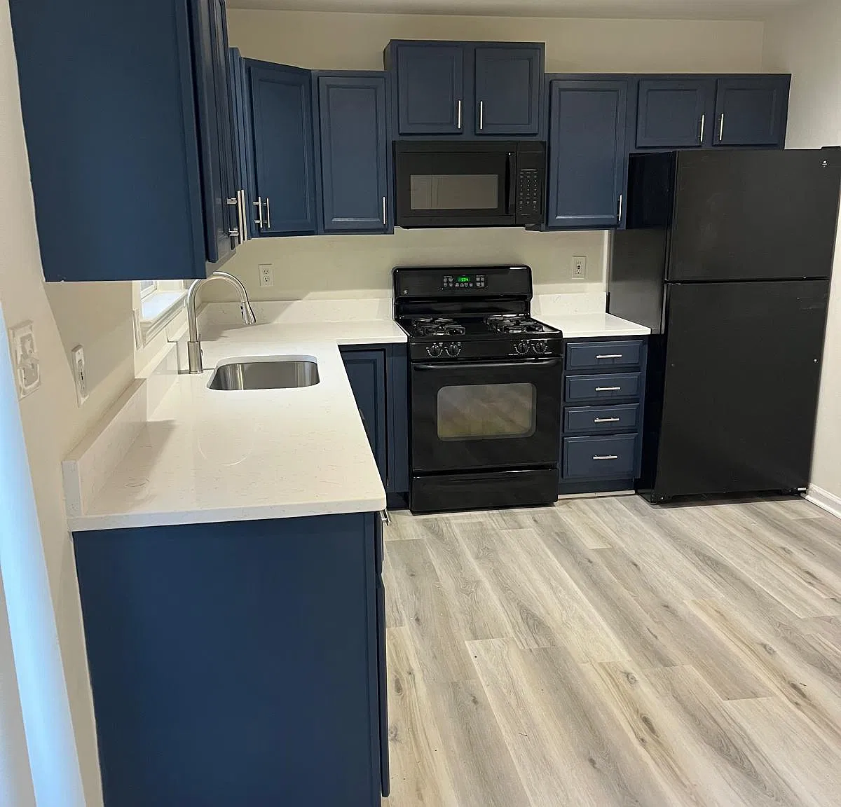 3 bed, 1800 sqft, $2,100 — Photo 3