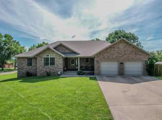 211 Planeview Ave, Lebanon, MO 65536