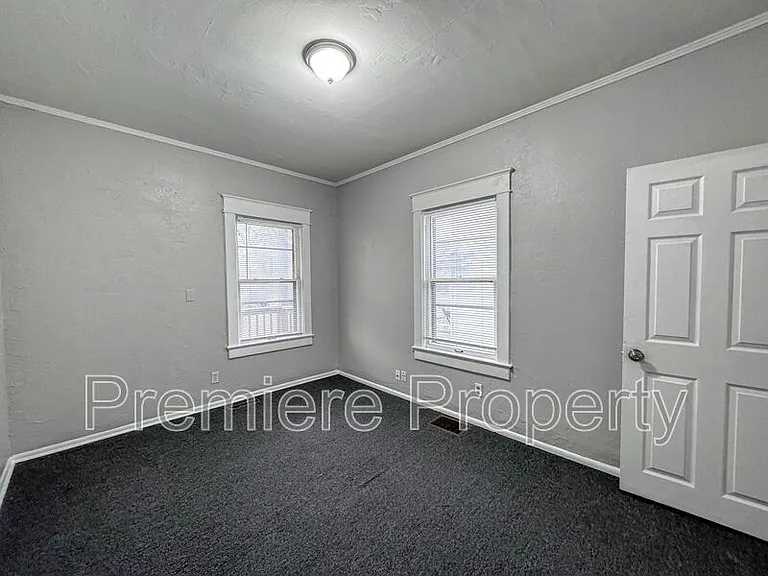 724 S Fuller Ave — Photo 8