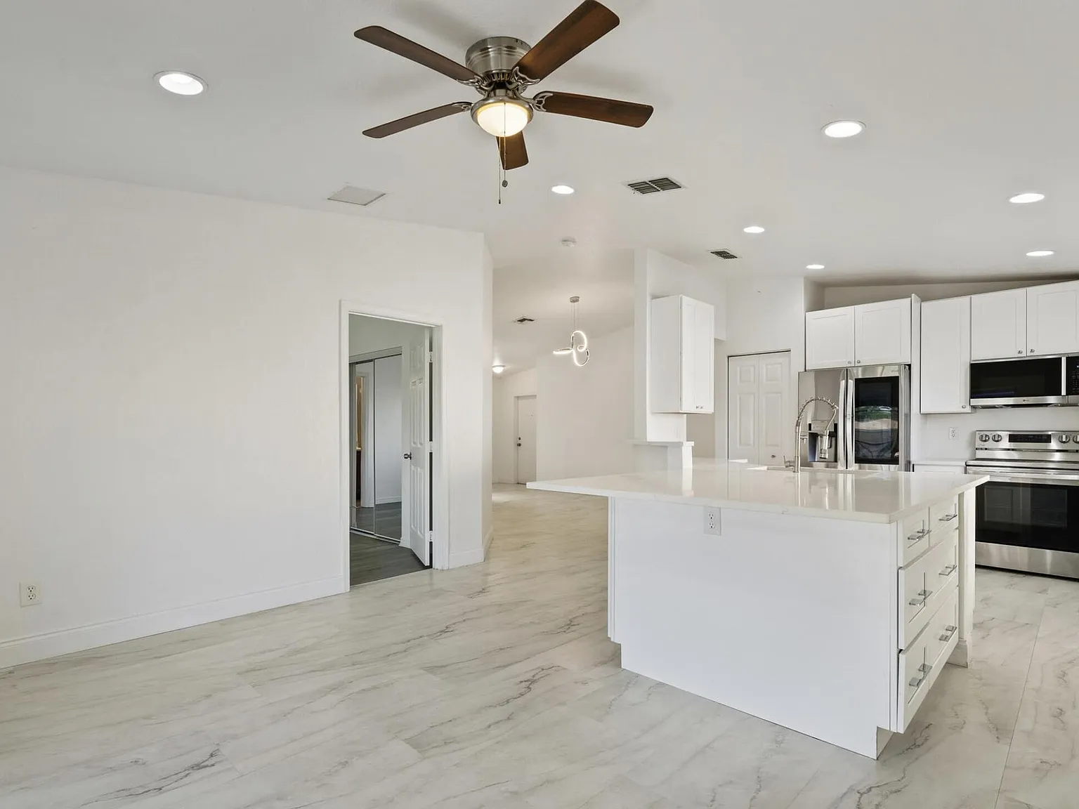 4 bed, 2.0 bath, 1596 sqft, $2,550 — Photo 1