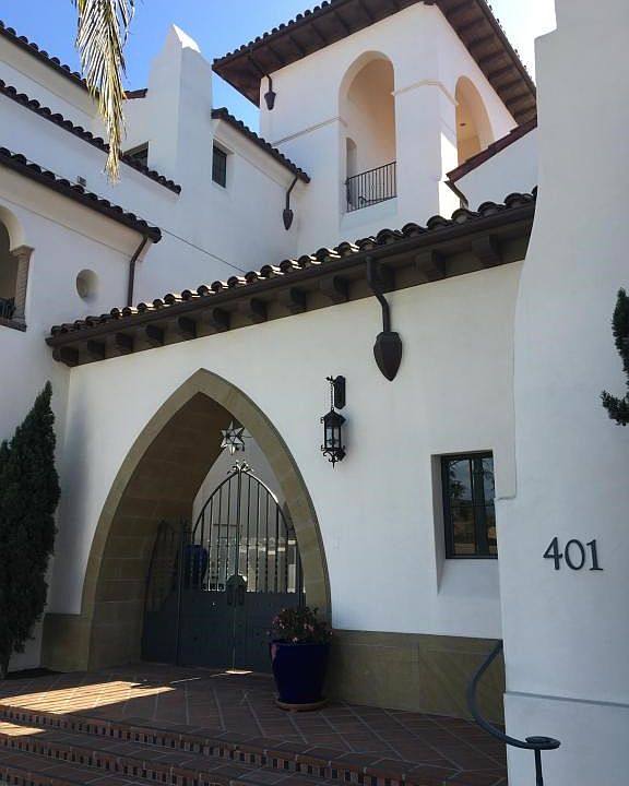 401 Chapala main entrance