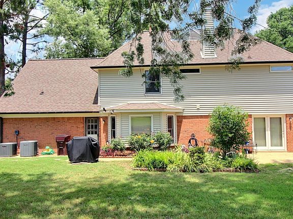 2nd image of 647 Winlawn Dr
