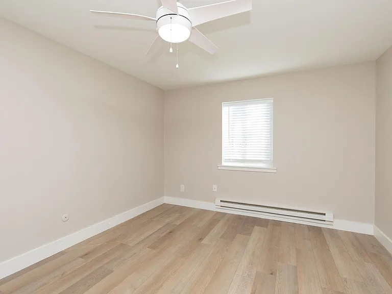 Laura Lane Apartments — Photo 47