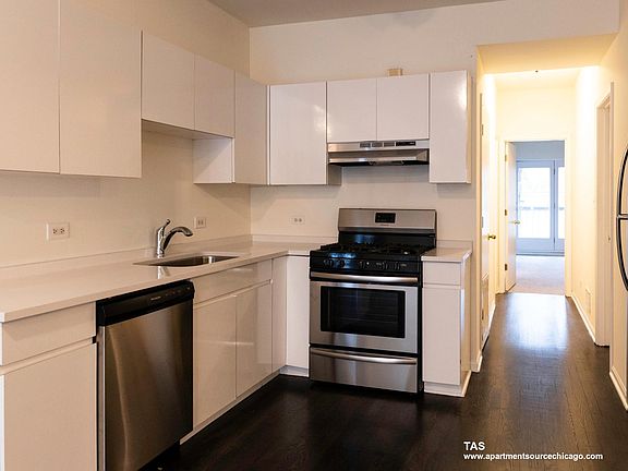 2nd image of 2039 W Superior St APT 1