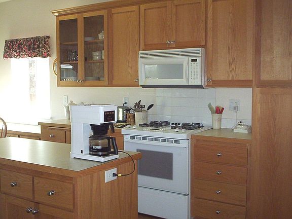 Kitchen~Island~Gas Range/Oven~Pantry~Storage.