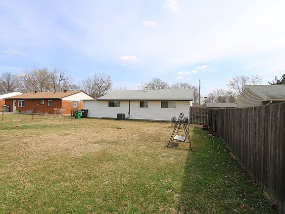 3rd image of 800 Marbea Dr