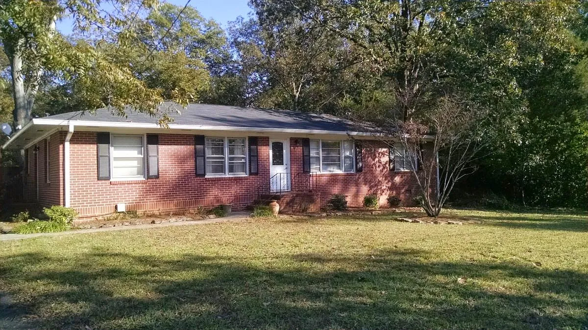 4 bed, 1624 sqft, $2,300 — Photo 2
