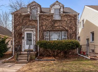 1461 S 91st St, West Allis, WI 53214