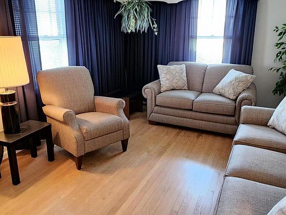 3rd image of 123 E Elizabeth Ave
