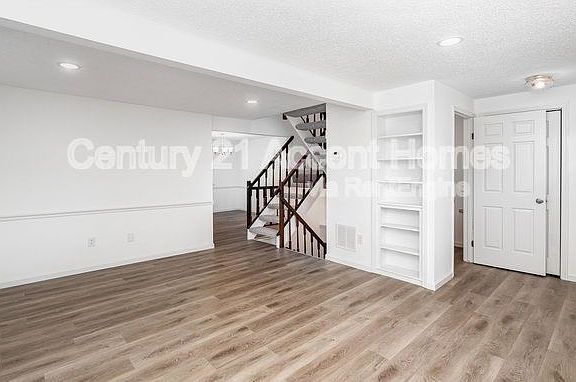 4th image of 5328 Larochelle Ct
