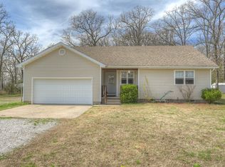 8244 Goldfinch Rd, Neosho, MO 64850