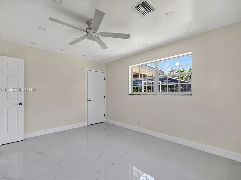 4225 Monroe St — Photo 9