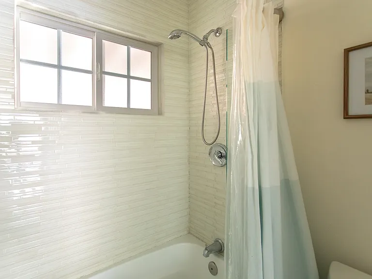7439 Leescott Ave — Photo 22