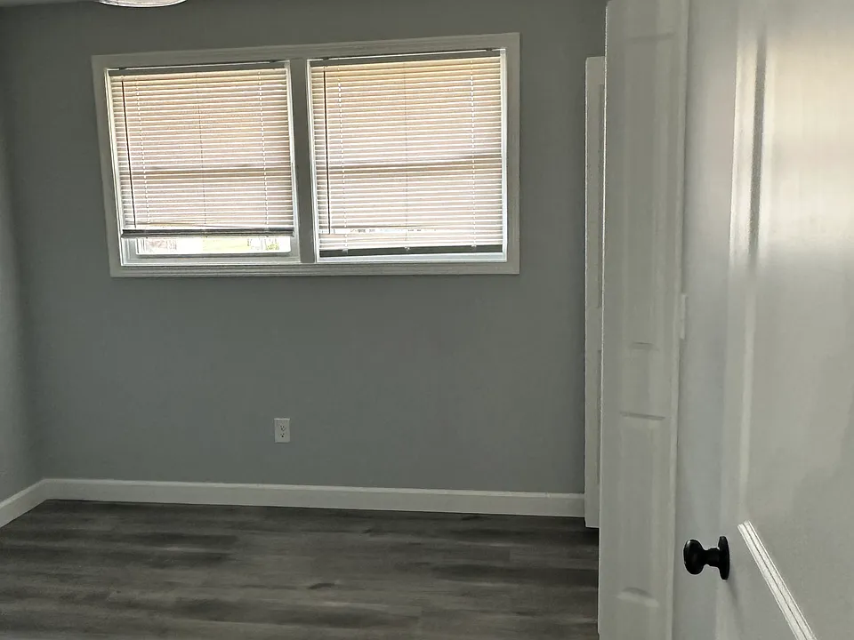 909 Custis St #1