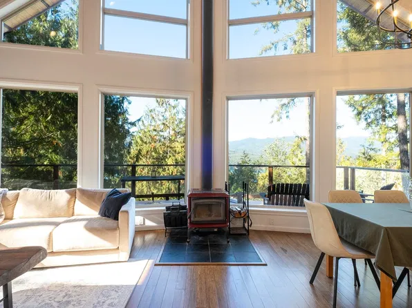 6855 Seaview Rd, Sechelt, BC V7Z 0E1