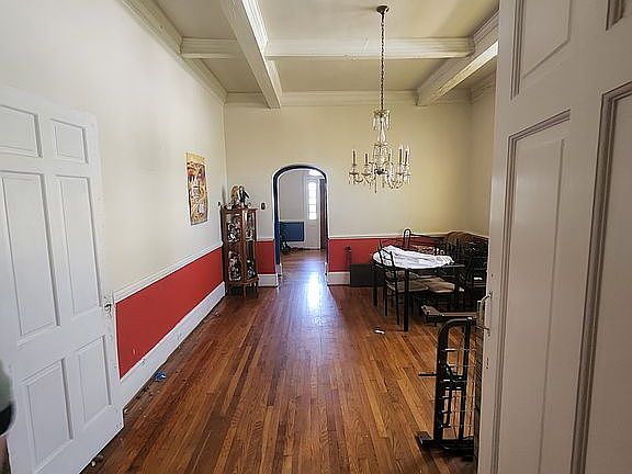 17th image of 604 Windsor Ave