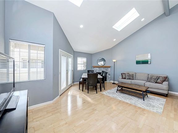 5th image of 533 W 23rd St APT 6