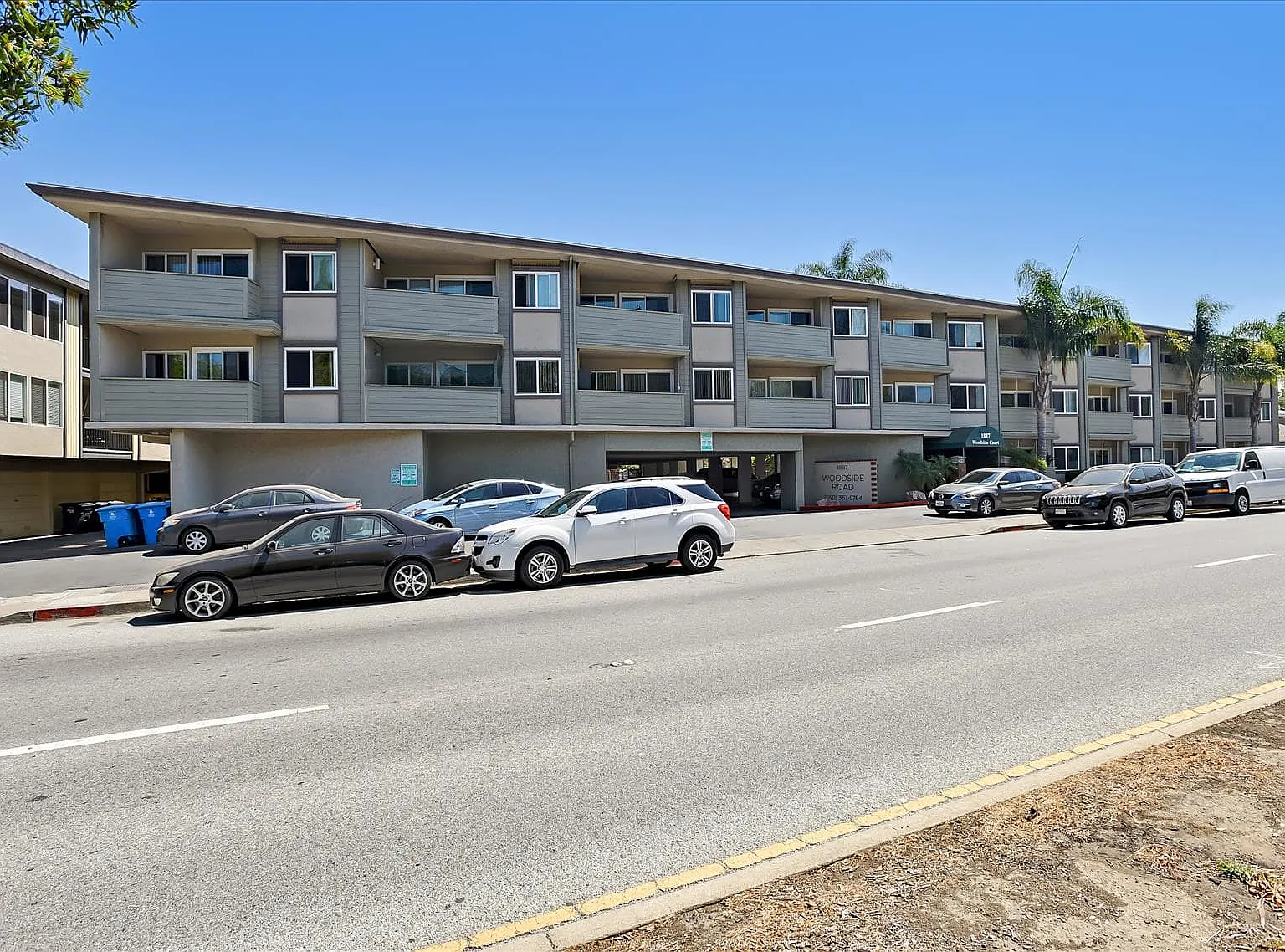 Woodside Court Apartments — Photo 2