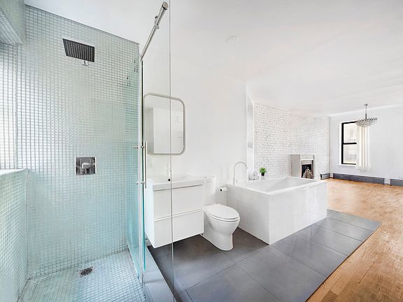 5th image of 307 E 8th St APT 5C