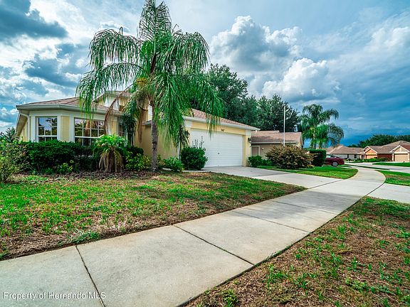 3rd image of 367 Barrington Ct