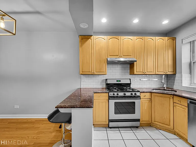4006 W Nelson St — Photo 5