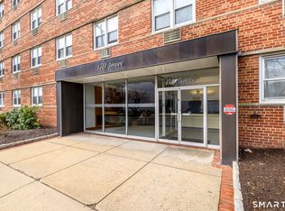 140 Grove St #2A, Stamford, CT 06902