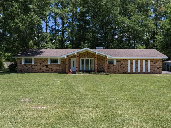 911 Pine St, Taylorsville, MS 39168