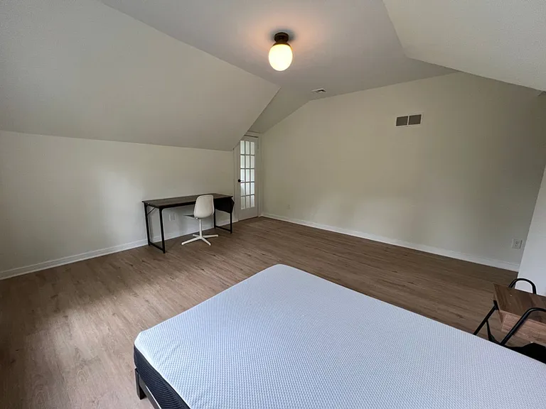 420 Whitney Ave — Photo 31
