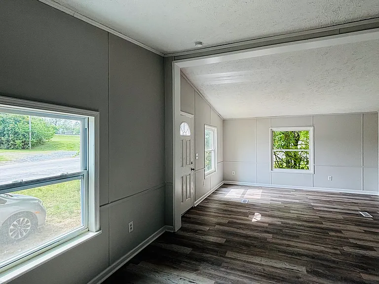 362 Wilson St S — Photo 10