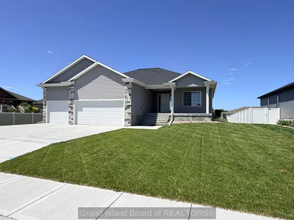 3792 Lilac Ln, Grand Island, NE 68803