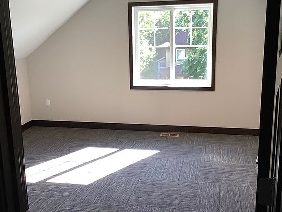 5th image of 1027 13th Ave SE Unit 2