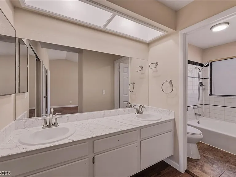 2410 Pickwick Dr — Photo 17