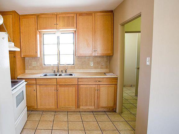 5th image of 2550 E Alta Vista St