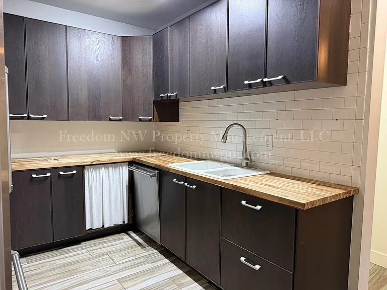 105 W Walnut St — Photo 7