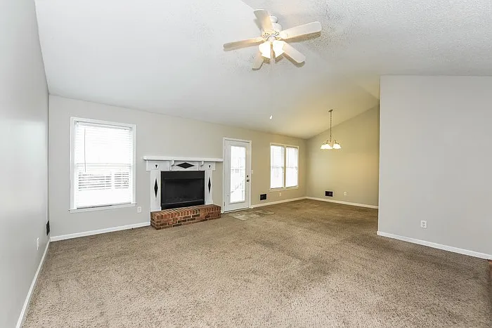 208 Colchester Dr — Photo 3