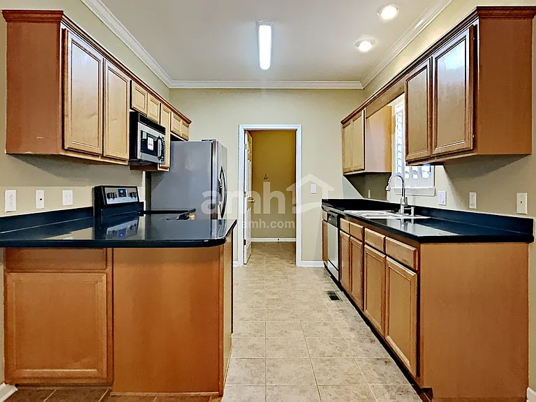 1714 Dryden Dr — Photo 3