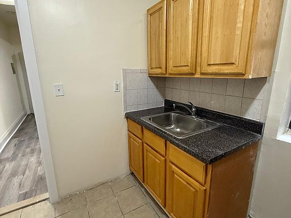 5th image of 78 Hamilton Ave #12