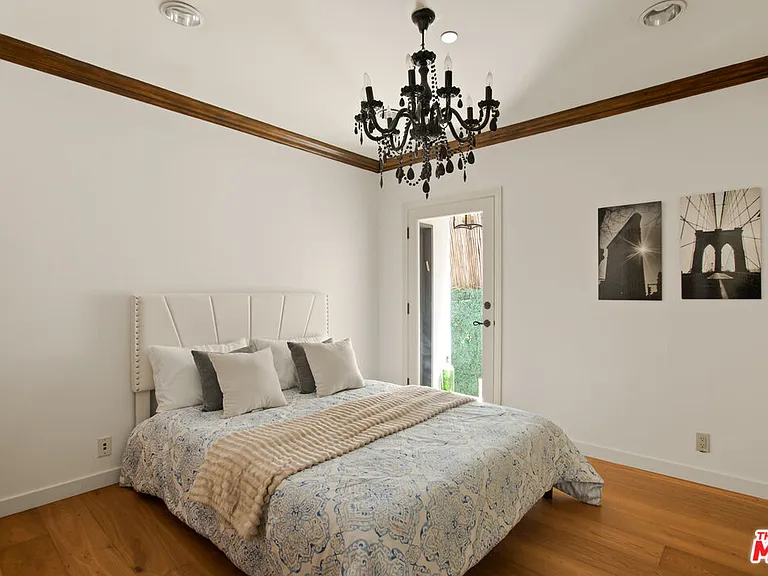 1407 N Beverly Dr — Photo 25