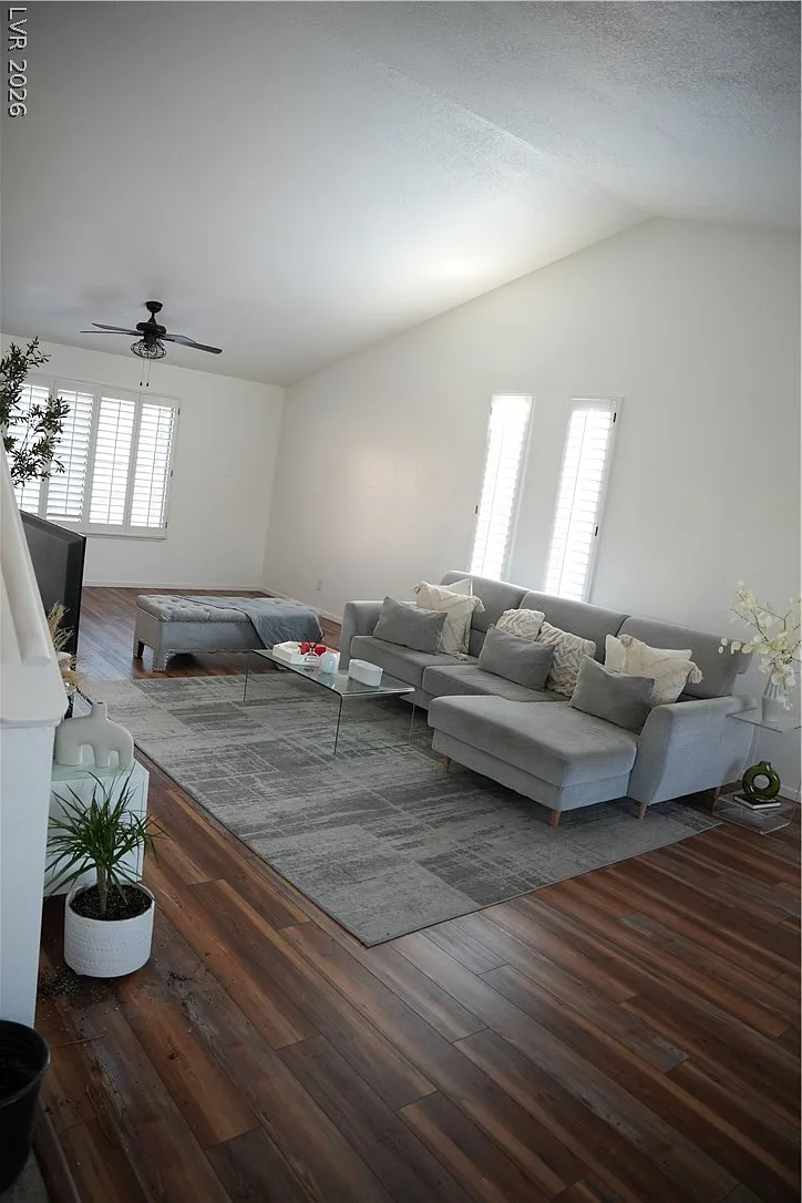 3 bed, 2.0 bath, 1877 sqft, $2,700 — Photo 4