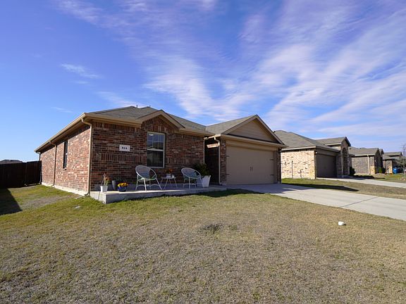 3rd image of 814 Meadow Creek Ln