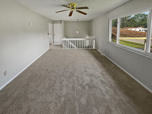 3rd image of 3061 Thomas Ave