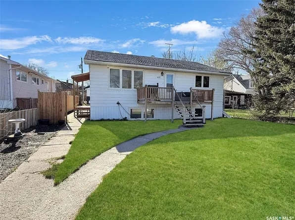 620 8TH AVENUE NE, Swift Current, SK S9H 2R3