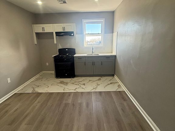 3rd image of 479 Roseville Ave APT 3