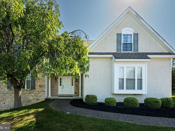 2nd image of 221 Ferndale Ln