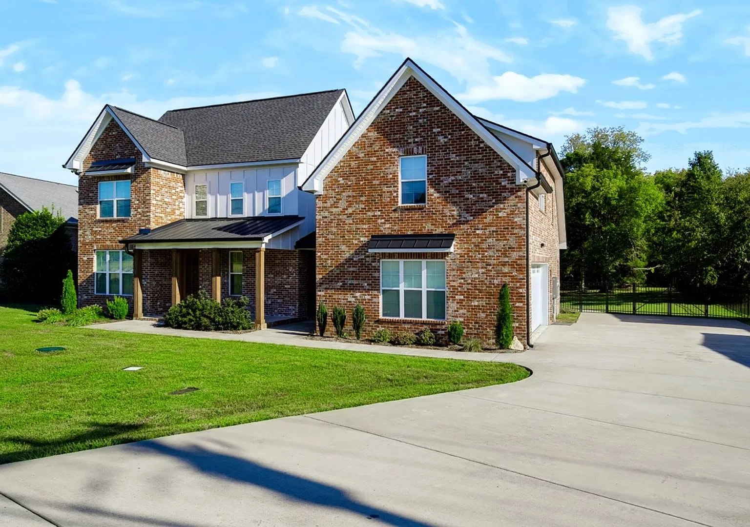 Gorgeous 5 Bed / 4 Bath Executive Home in Smyrna! fenced-in backyard backs up to lovely creek — Photo 2
