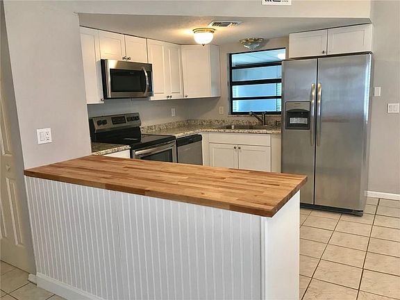 5th image of 813 Roseland Rd