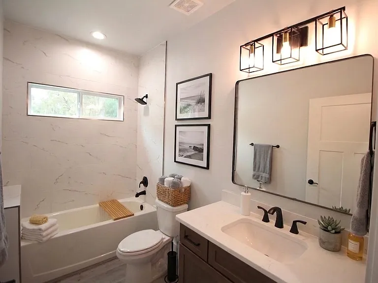 4102 NW 26th Dr — Photo 17