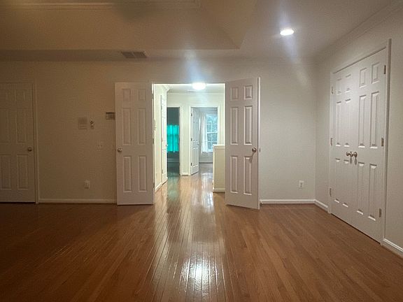 4th image of 4087 Oak Village Lndg