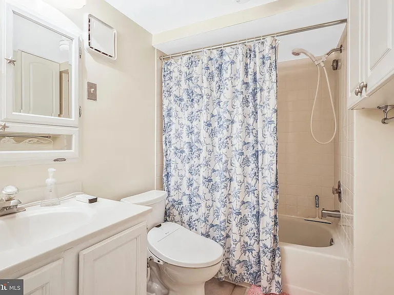7030 Donna Cir — Photo 22