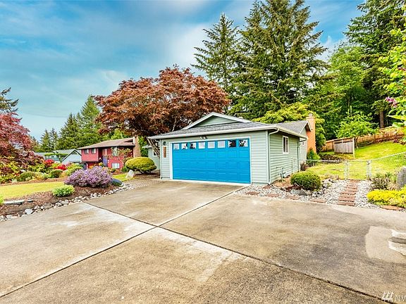3rd image of 8194 Kaster Dr NE